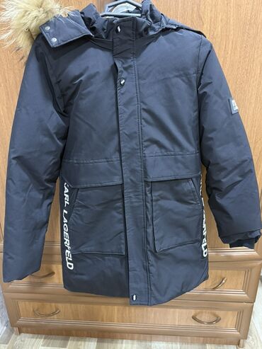 Muncuqlar: Karl Lagerfeld qışlıq parka - Rəng: qara - Ölçü: 180 (etiketdə