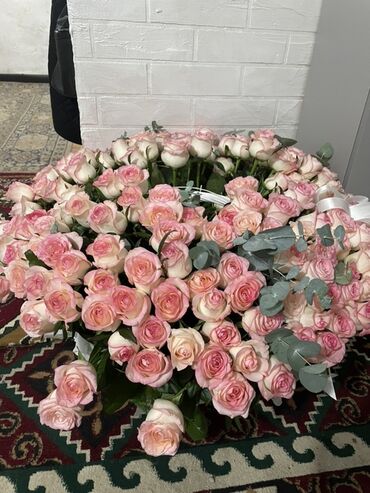 букет бабочек: Срочно! Продаю 101 розу. Роскошная цветочная композиция из