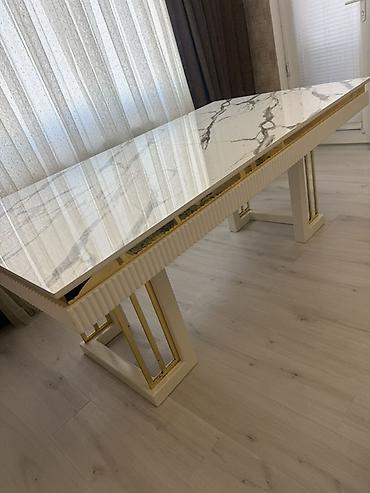 Mətbəx/Qonaq otağı üçün modern masa - Dizayn: Zərif, müasir üslubda