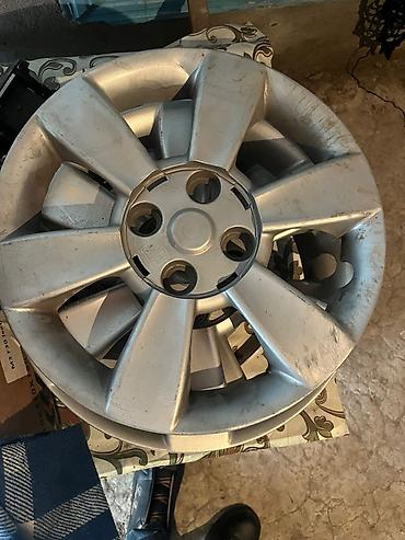 kia sedd: 3 eded kia rio kalpaki
2 eded r14 diski 4 bolt — 1