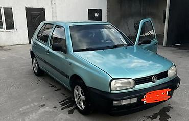Volkswagen Golf: 1993 г., 1.8 л, Механика, Бензин, Хэтчбэк