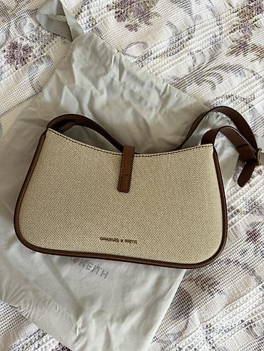 charles keith az: Charles & Keith çiyin çantası - Model: baguette siluetli — 3