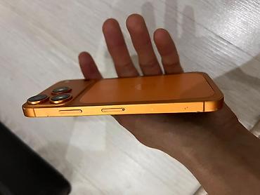 Другие мобильные телефоны: Смартфон с ярким оранжевым корпусом и плоскими гранями. Корпус из — 2