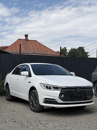 ayon s: BYD Qin: 2023 г., Робот, Седан — 3
