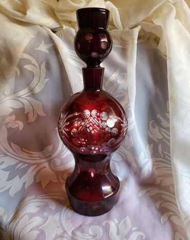 Čaše: Flasa kristal,rubin boje za zestoko pice. 60,70te. Flasa — 3