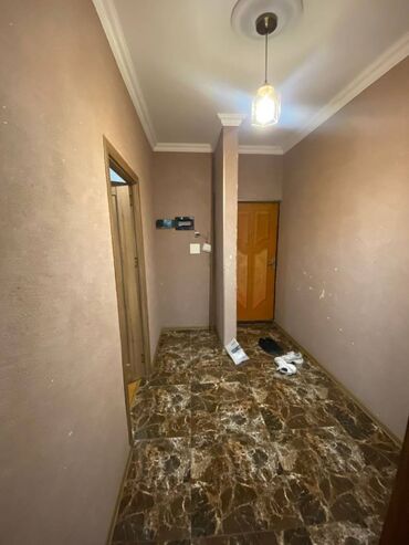 Uzunmüddətli kirayə mənzillər: Azadlıq metrosunun yaxınlığı, Piyada 4-5 dəqiqə məsafədə, 9 mərtəbəli — 9