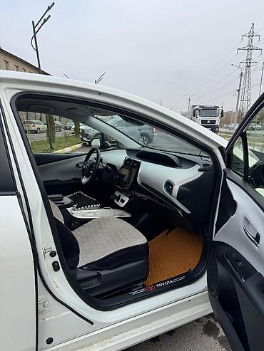 Toyota: Toyota Prius: 2017 г., Гибрид, Хэтчбэк — 5