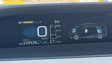 артвин токио: Toyota Prius: 2016 г., 1.8 л, Вариатор, Гибрид, Хэтчбэк — 4