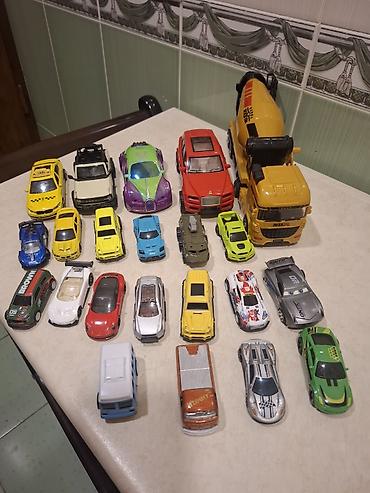 hot wheels oyuncaq dəsti: 5 bőyűk 17 kiçik maşın əla vəziyyətdə .Hamısı birlikdə 10 manat — 3