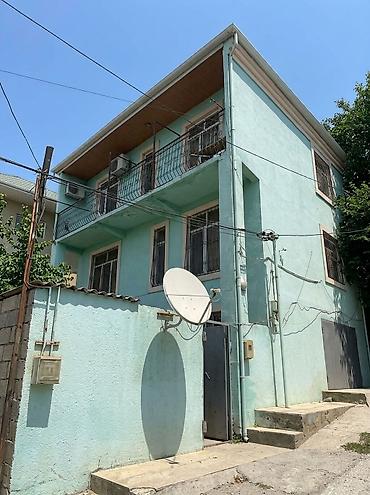 Həyət evləri və villaların satışı: Başlıq: Əmircanda Kupçalı və Təmirli Həyət Evi Satılır! (3 mərtəbə, 4 — 1