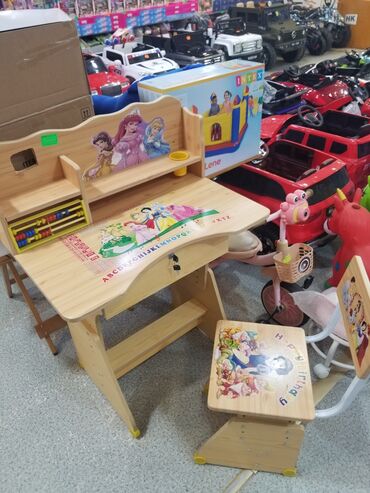QAZ: Qız üçün, Yeni, Siyirməli, Yazı masası, Stullar ilə