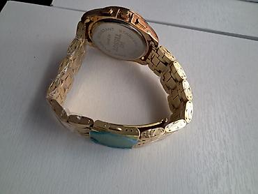 is geyimi: Qızılı rəngli qol saatı - Brend: Tissot (korpus arxasında “TISSOT — 2