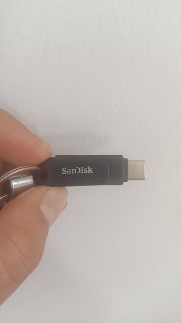 vidio kart: Şəxsi 1 ədəddir satıram arginaldır Tutum -256GB. Speed -USB 3.2 Gen 1