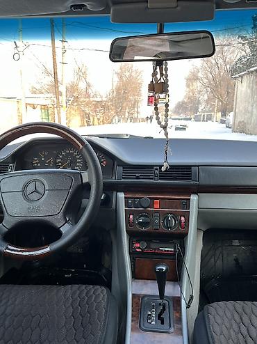 Mercedes-Benz: Mercedes-Benz E-Class: 1994 г., 2.2 л, Автомат, Бензин, Седан — 9