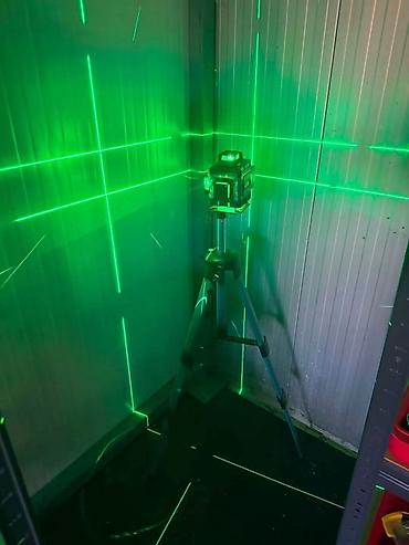 Profesionalni 3D/4D Zeleni Laserski Nivelir sa stativom – komplet