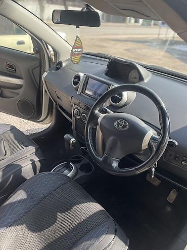 Toyota: Toyota Ist: 2004 г., 1.5 л, Бензин — 8