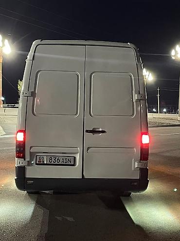 маленький холодильник: Mercedes-Benz Sprinter, длинная база, высокий крыша, белый фургон — 4