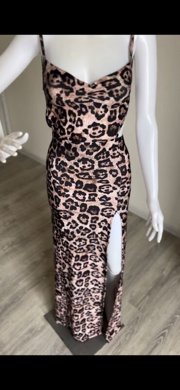 Ziyafət donları: Baha qiymete alinib. 1 defe geyinilib. Razmer "S" Elaqe ucun WhatsApp — 12