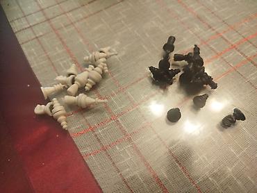 maketa bube: Male magnetne figure na magnet za sah.16 crnih i 16 belih — 1