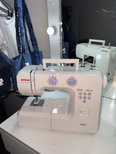 шагаюший машинка: Тигүүчү машина Janome, Электромеханикалык, Жарым автоматтык