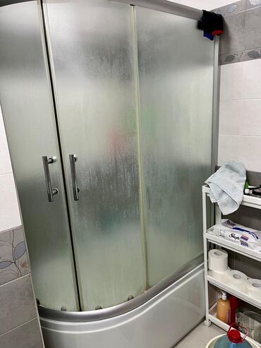 Mətbəx çanaqları: Bucaqlı kabina tipli vanna-duş sistemi - Ölçü: künc yerləşdirmə üçün