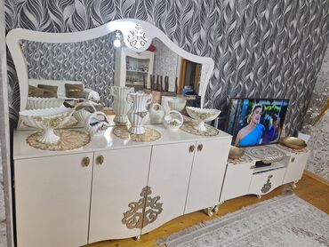 белая мебель в стиле прованс: ТВ подставка