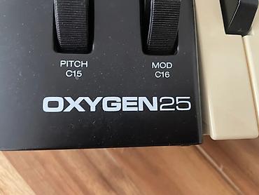 elektricni bubnjevi: M-Audio Oxygen 25 MIDI kontroler Prodajem svoj M-Audio Oxygen 25 — 4