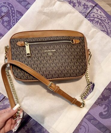 pul qabi: Michael Kors, İşlənmiş