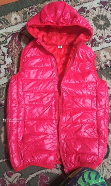 пиджак красный: Жилет для девочки на рост 150 см, осен/ весна. почти не носили