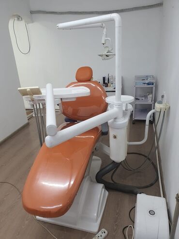 Медицинское оборудование: Продается стоматологическое кресло без компрессор состояние хорошое