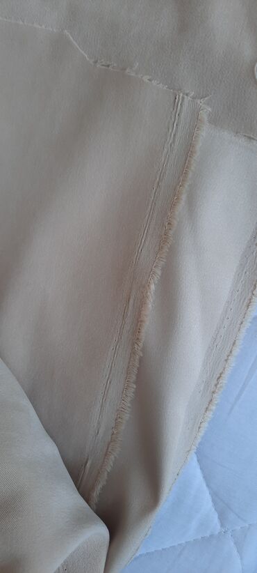 Parçalar: Parçalar.bənövşəyi 8 manat.Bej 25 manat.şifon 10 manat .Yaşıl güllü 13 — 2