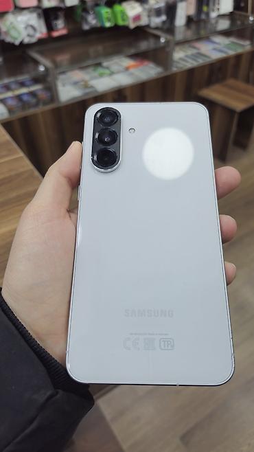 samsung fold 4: Samsung Galaxy A56 5G, 256 GB, rəng - Ağ, Barmaq izi — 1