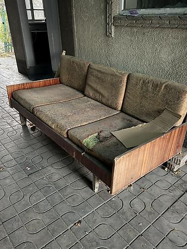 Диваны: Старый диван. Отдам даром — 1