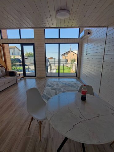 Посуточная аренда домов: 80 м², 3 комнаты — 9