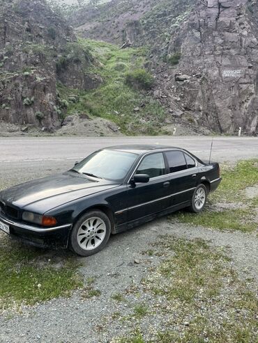 шевролет авто: Седан BMW 7 Series в кузове E38, окрашенный в темный цвет. Автомобиль