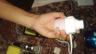 ош одежда: Белая светодиодная лампа с питанием от USB. Оснащена крючком для