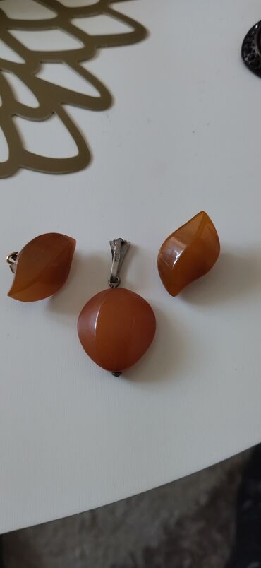 visece mindjuse: Clip-on earrings, Material: Amber