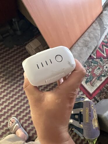 льняное одеяло: Аккумуляторная батарея DJI Phantom 4. Обеспечивает питание для дрона