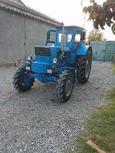 tractor belarus 1221: Mavi rəngli təkərli kənd təsərrüfatı traktoru. Xüsusiyyətlər: - Ön və — 3