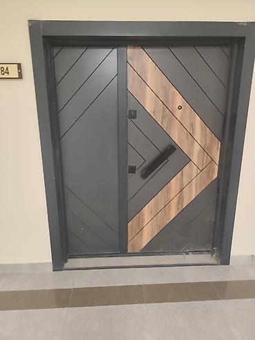 Məhsul: Giriş üçün dəmir qapı (müasir dizayn) Təsvir: - Material