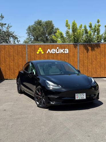 электрони скутер: Tesla Model 3 Performance, 2020 года Цвет: Чёрный кузов / Белый салон
