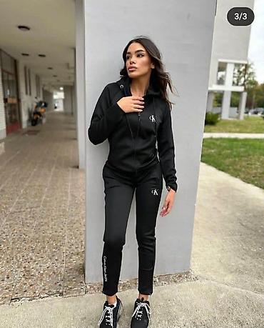 Gornji i donji deo: M L XL 2XL
Cena 3200 din — 8