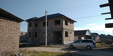 7 соток: Продаю 2х этажный дом (коробка 13.5х8) Участок 6.37 правильный формы — 1
