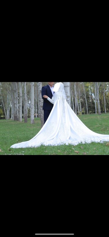 Свадебные платья и аксессуары: Продаётся свадебное платье от дизайнера Арзубек вонама размер S
