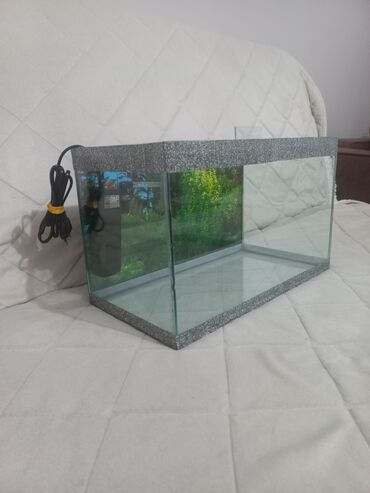 Akvariumi: AKVARIJUM za ribice dimenzija: D-40cm Š-21cm V-24,5cm sa dvodelnim — 3