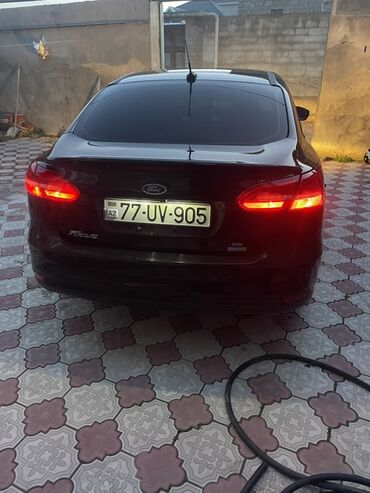 Ford: Ford Focus: 1 l | 2016 il 260 km Sedan — 4
