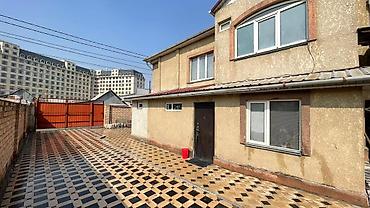 Продажа коттеджей и домов: Продаётся уютный двухэтажный частный дом! Ж/М Ак-Орго улица Бекбекей — 1