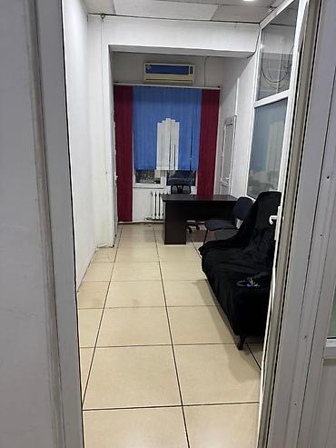 Аренда коммерческой недвижимости: Аренда рабочего места в небольшом офисе. , 12 кв. М -18000 сом, 30 кв — 9