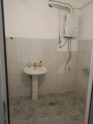 Uzunmüddətli kirayə mənzillər: Sabunçu rayonu, Bakıxanov qəsəsbəsi 96 saylı məktəb yaxınlığında, 5 — 8