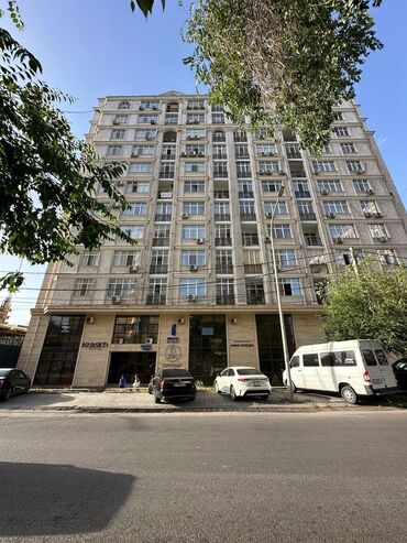срочно продаётся 1 комнатная квартира в районе ошского рынка по улице кенсуйская: 3 комнаты, 105 м², Элитка, 4 этаж, Евроремонт